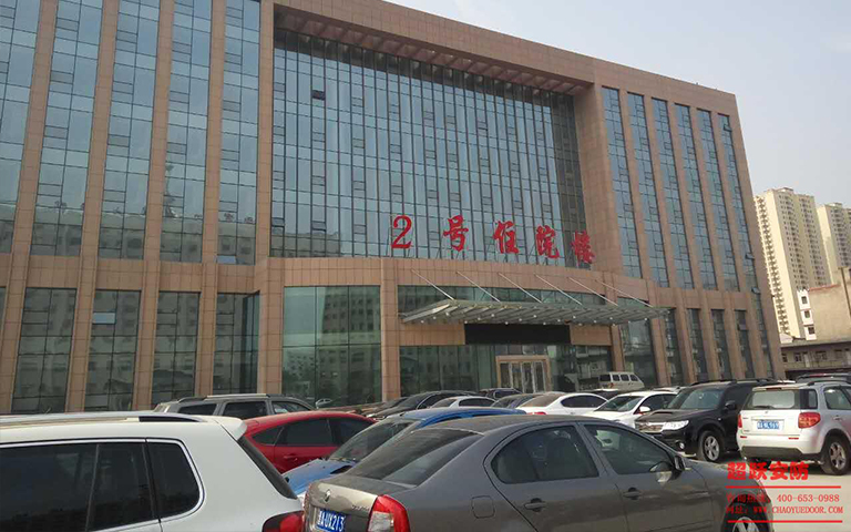 2016.04.11山西省心血管醫(yī)院住院部大樓防火門粘貼身份證及標(biāo)牌施工