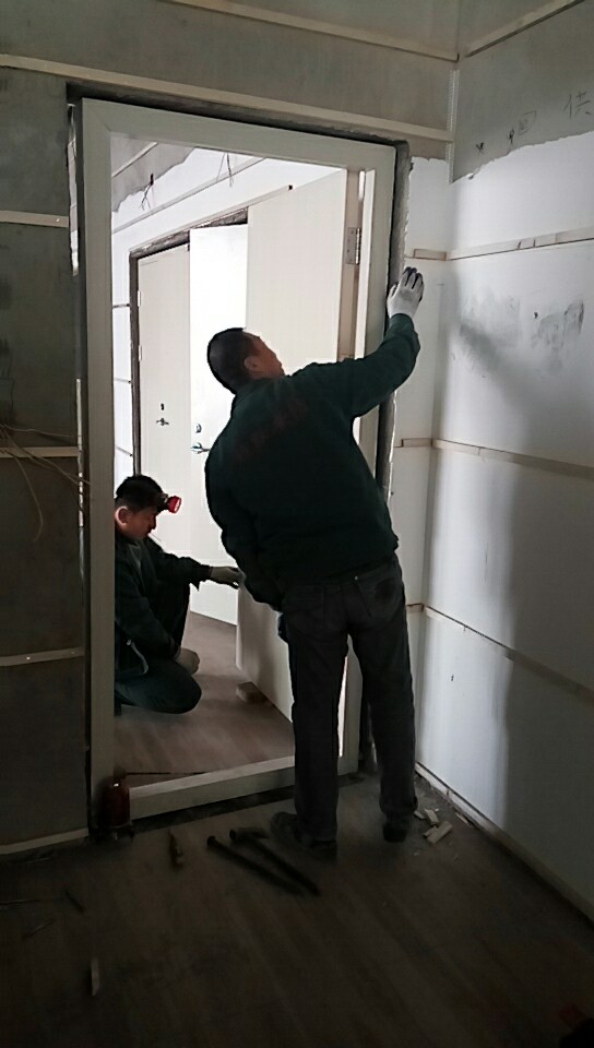 11月16日太原市動(dòng)物園停車場(chǎng)防火門整改施工作業(yè)圖片