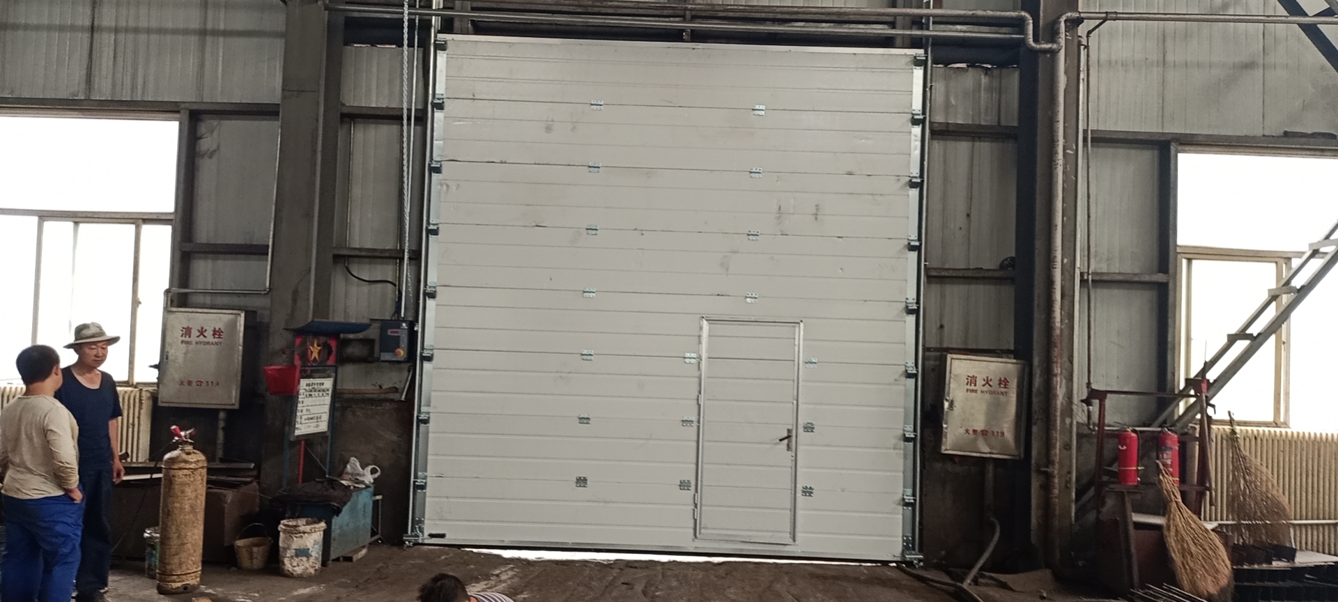 2020離石永寧煤業(yè)有限公司提升門安裝現場